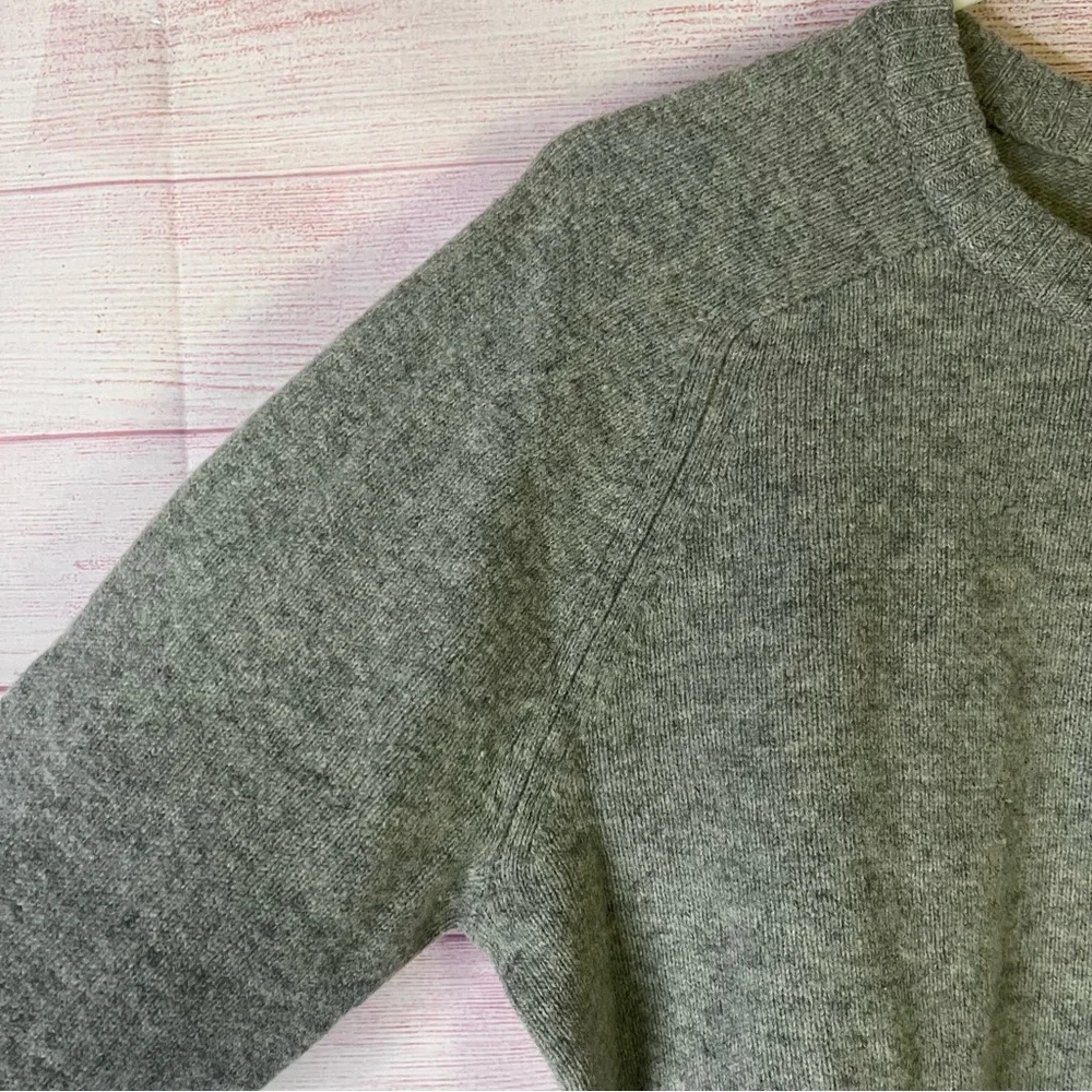J. Crew Gray Long Sleeve‎ 100% Wool Sweater Size Medium